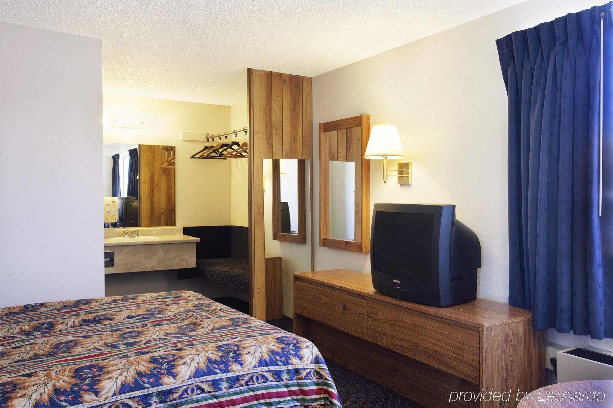 Americas Best Value Inn - Carson City Room photo